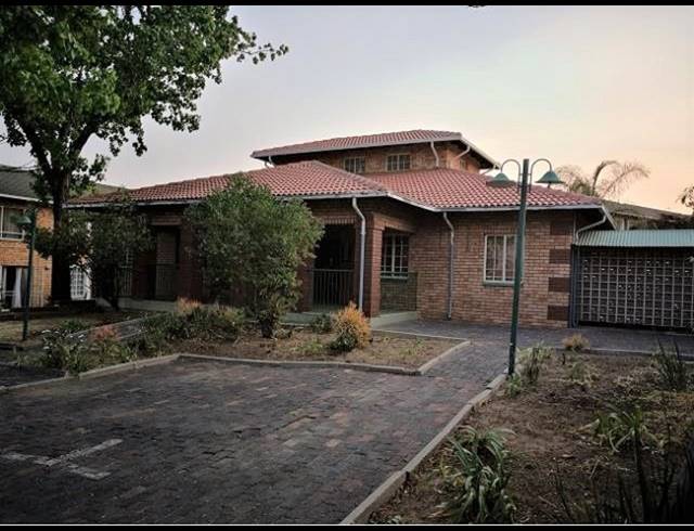 1 BEDROOM APARTMENT TO LET IN HALFWAY GARDENS